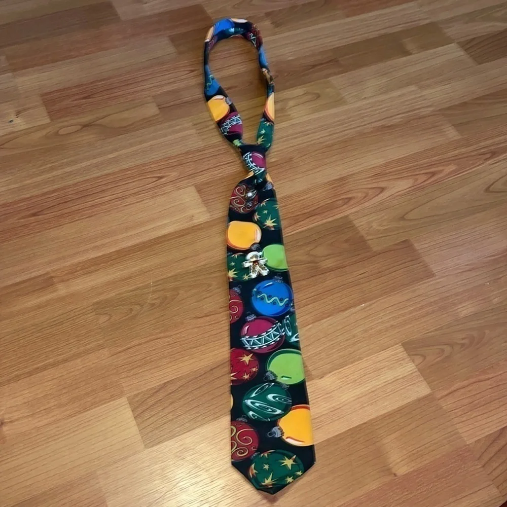 Handmade men’s holiday tie with pins